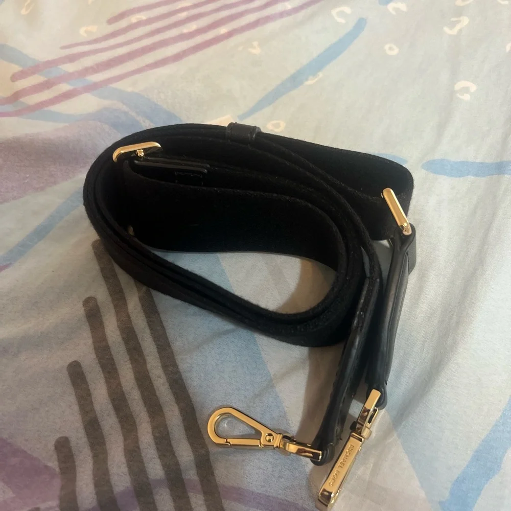 Micheal Kors crossbody strap - Picture 9 of 9